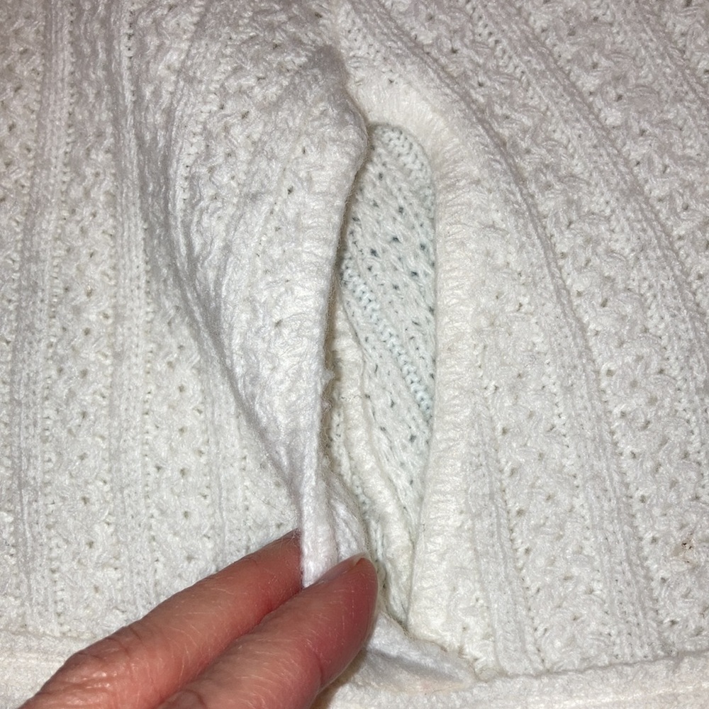 Vintage girls white poncho. Size 7-8 - Picture 5 of 7